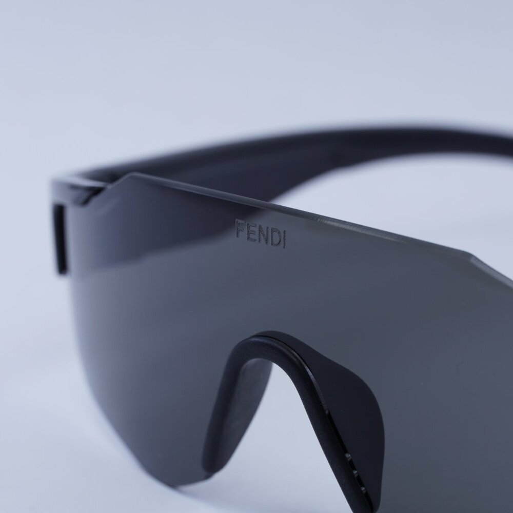 🕶️ New Fendi FE40088U-Y 01A Sunglasses -Black Frame, Grey Lenses - Picture 8 of 15